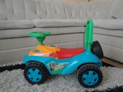 Детский автомобиль каталка